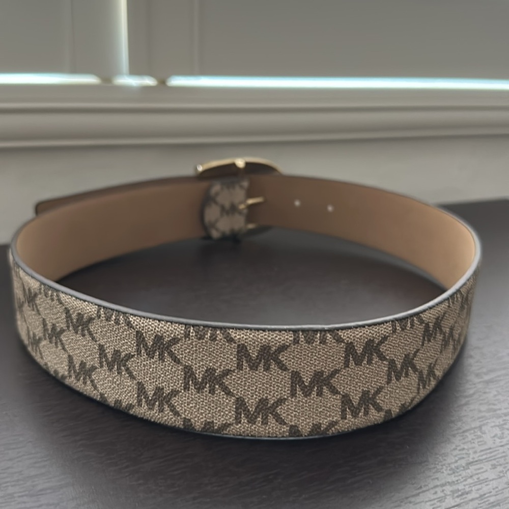 Like new Michael Kors brown / tan logo belt with gold buckle - Picture 4 of 7